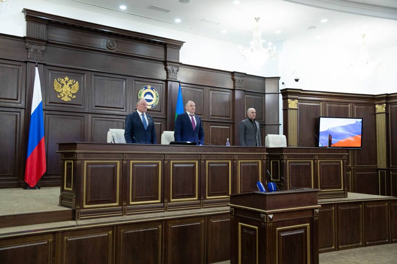 Глава Карачаево-Черкесии Рашид Темрезов сегодня принял участие в 54-й сессии Народного Собрания КЧР