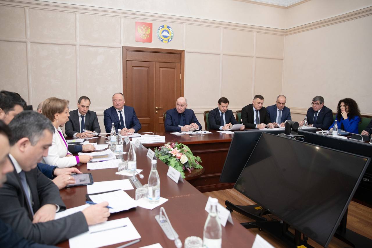 Глава КЧР Рашид Темрезов принял участие в заседании Правительства республики