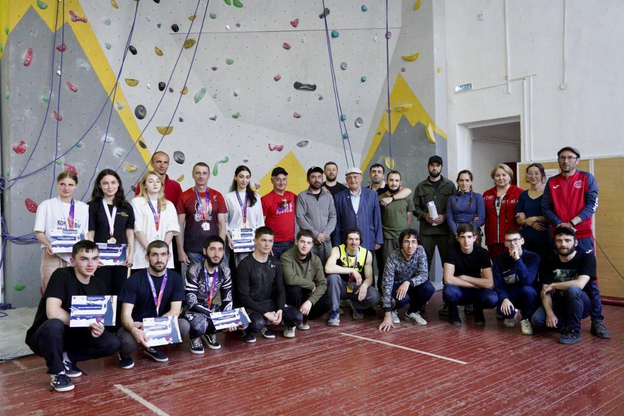 В Карачаевске прошло Открытое первенство по скалолазанию