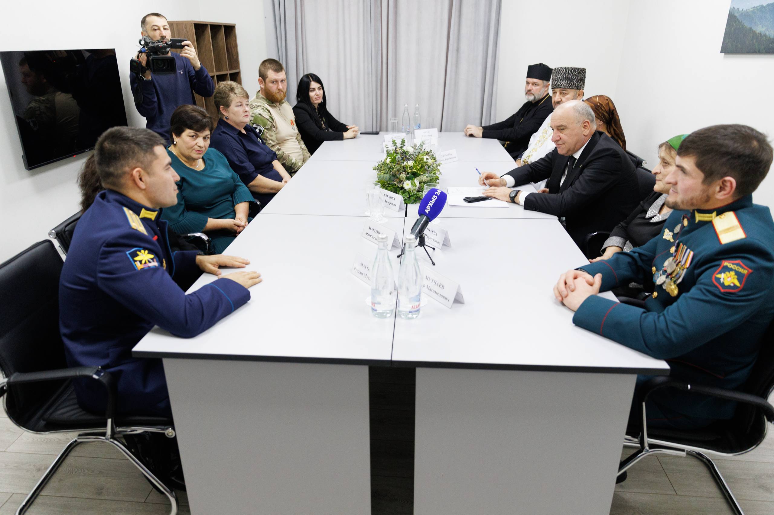 Глава КЧР провел встречу с матерями участников СВО в преддверии Дня матери