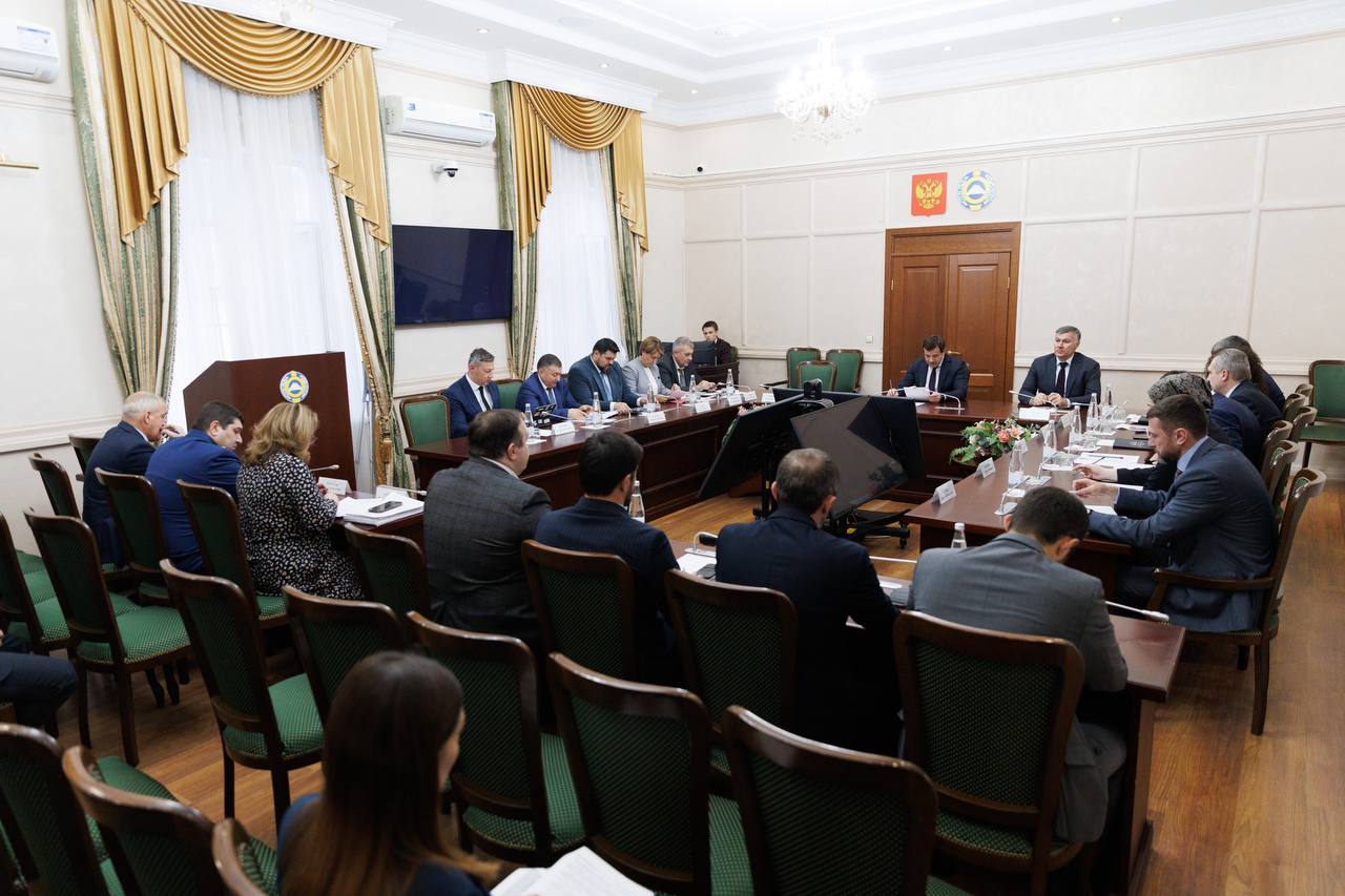 Правительство Карачаево-Черкесии приняло пакет решений по поддержке ветеранов, педагогов и развитию экономики