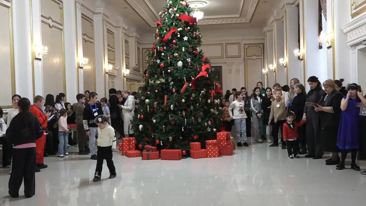 В Карачаево-Черкесии стартовала серия новогодних мероприятий для детей