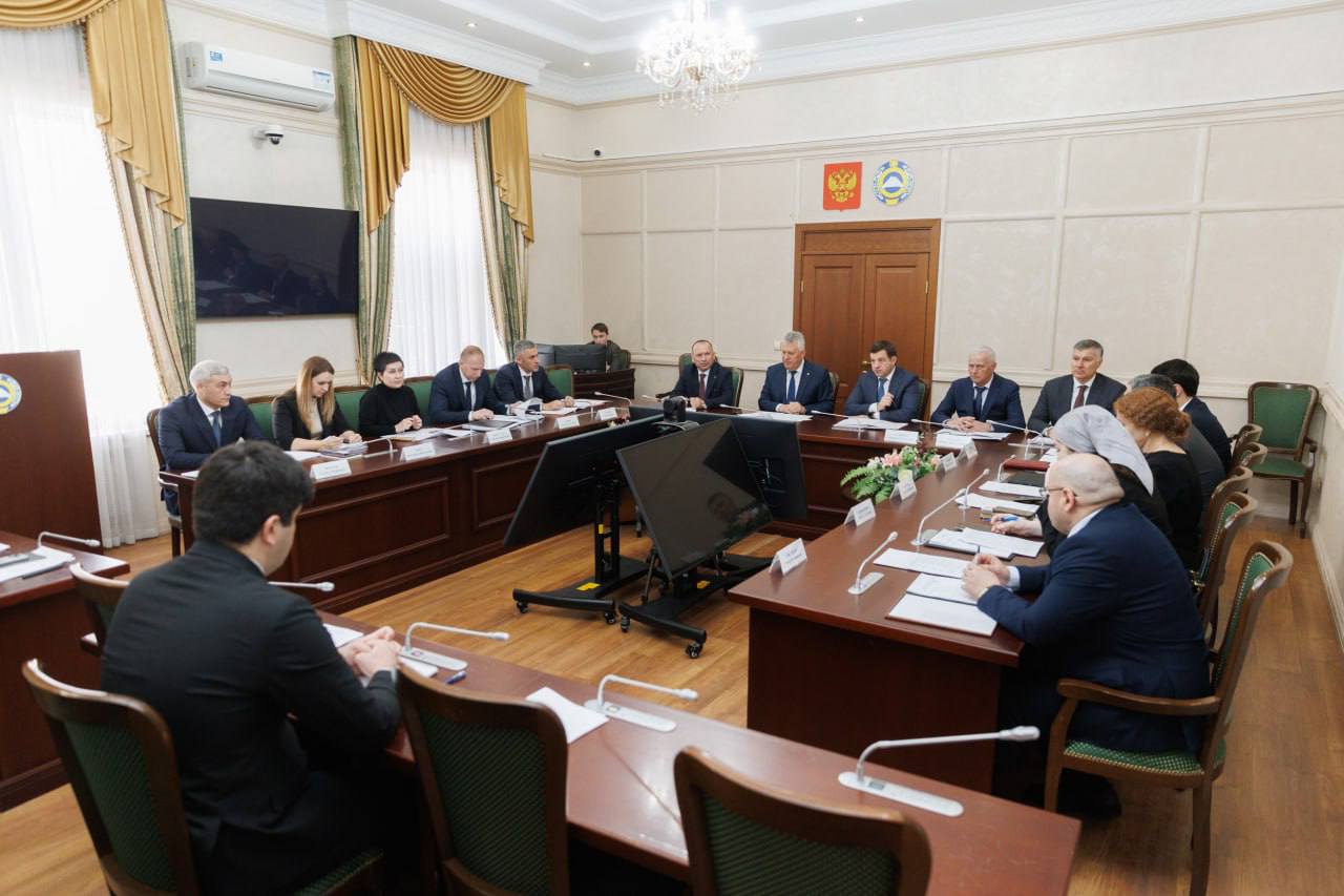 В КЧР состоялось рабочее совещание о реализации нацпроектов по здравоохранению и туризму