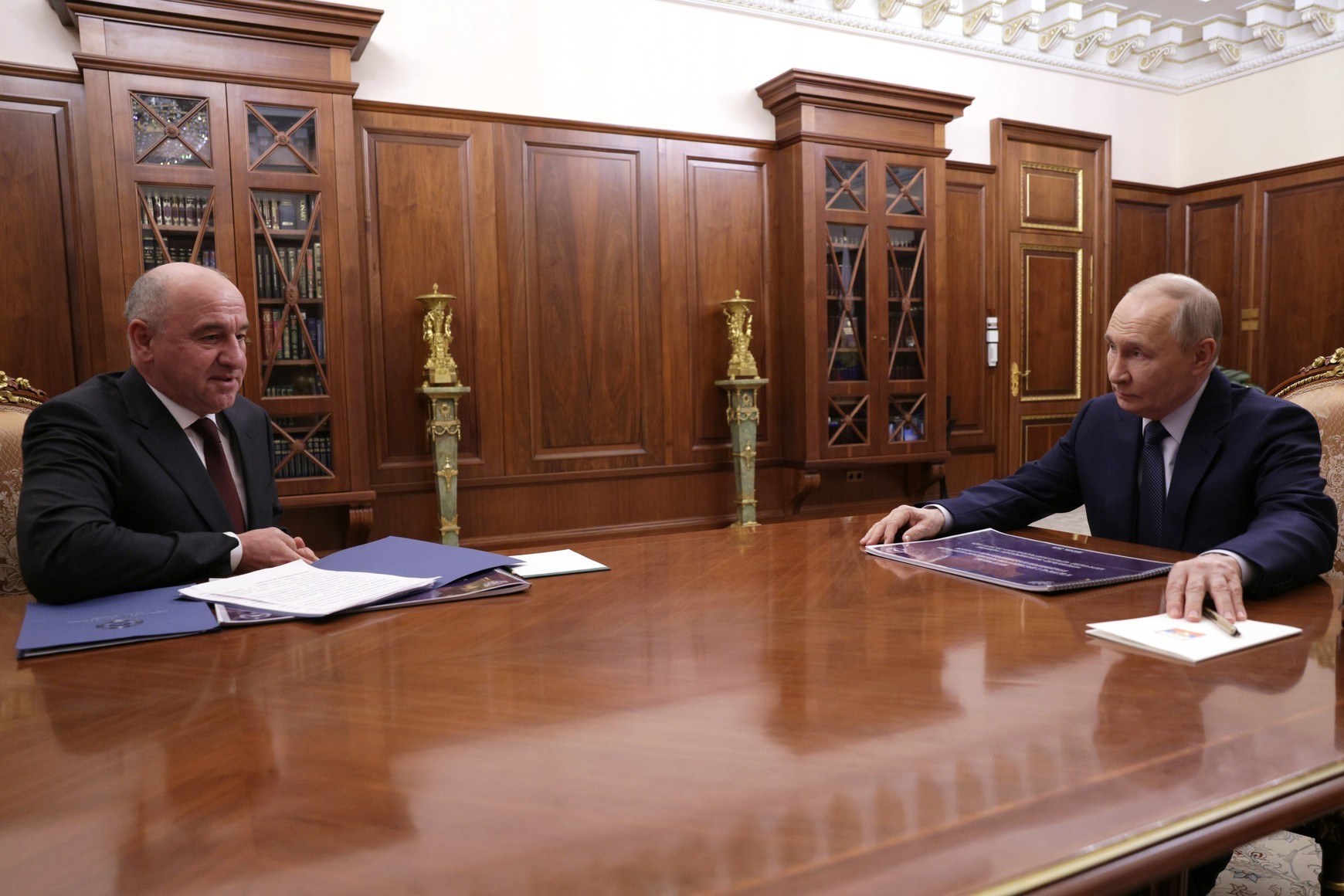 Путин заслушал доклад Темрезова о развитии КЧР: поддержка СВО, рост ВРП и новые соцобъекты