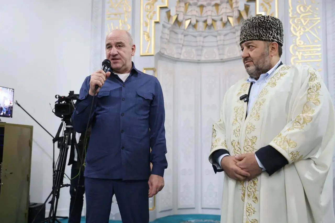 Рашид Темрезов принял участие в праздничной молитве в Соборной мечети Черкесска