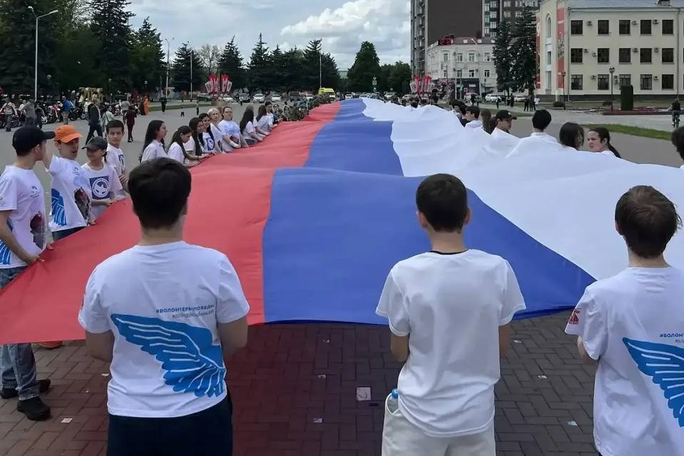 Рашид Темрезов поздравил молодежь Карачаево-Черкесии с Днем молодежи