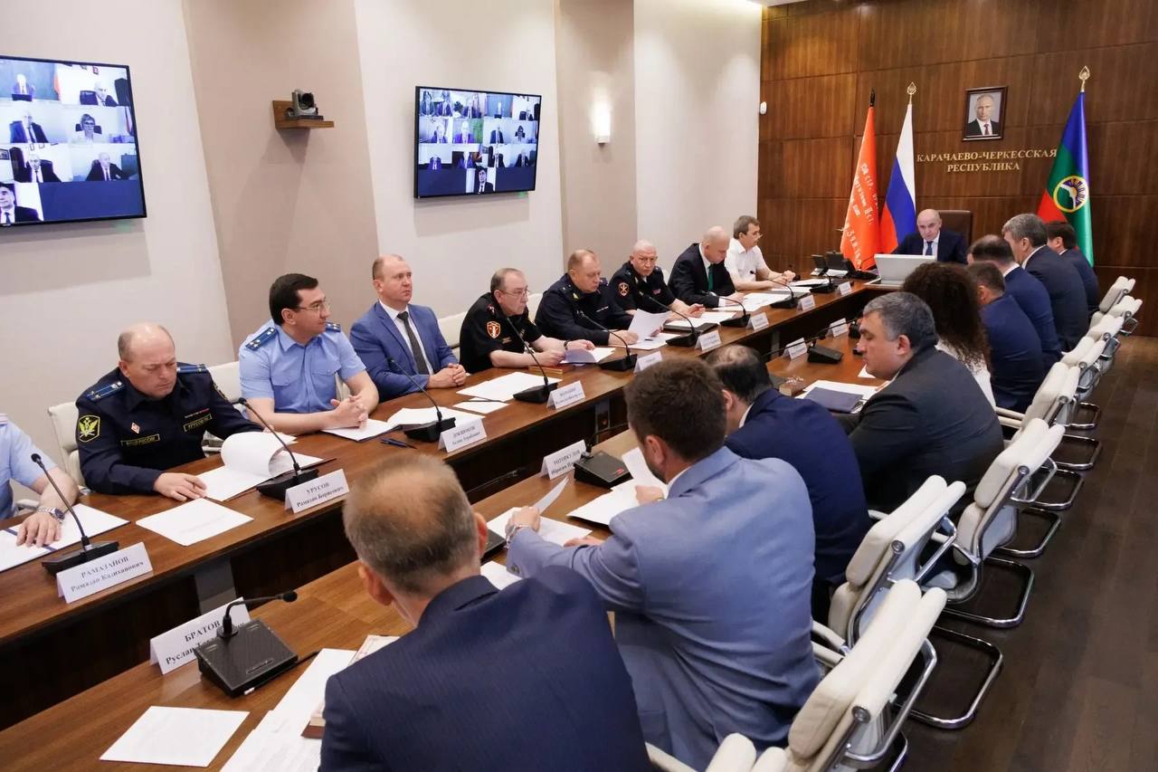 В КЧР обсудили профилактическую работу с молодежью и противодействие деструктивной идеологии