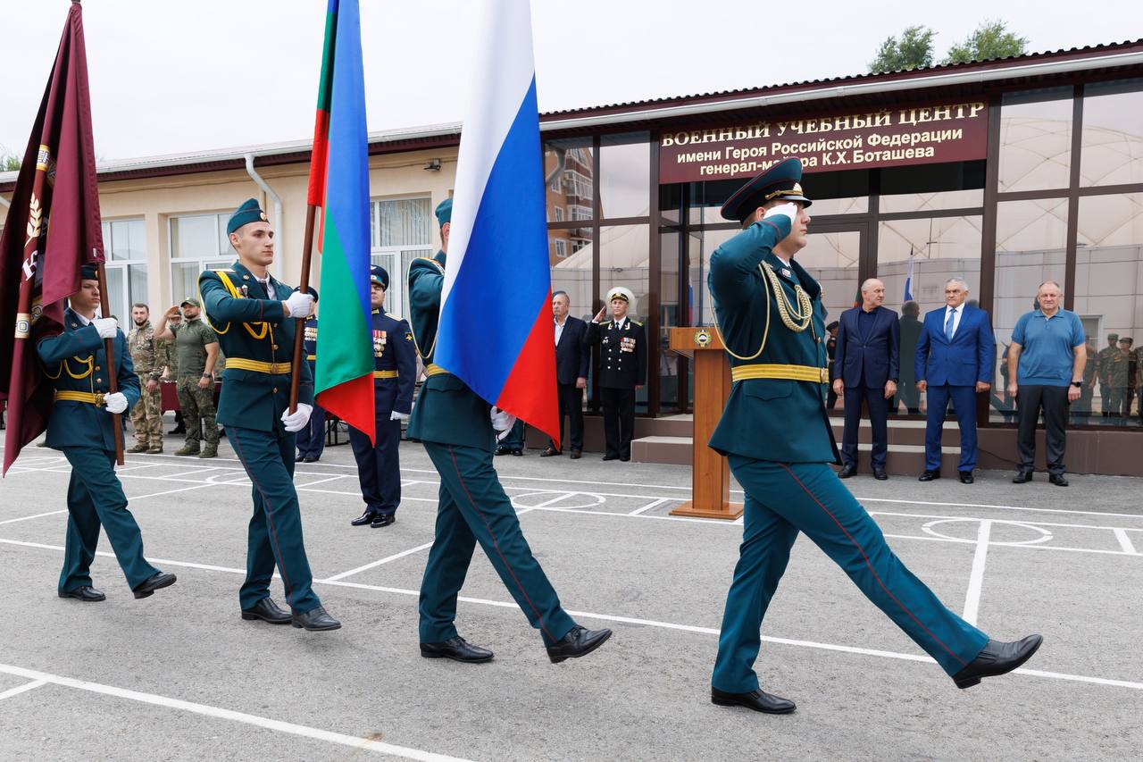 В Карачаево-Черкесии состоялся первый выпуск курсантов Военного учебного центра при СКГА