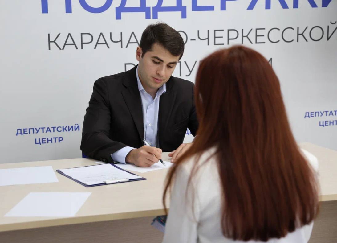 Солтан Узденов провёл приём граждан в Региональной общественной приёмной «Единой России»