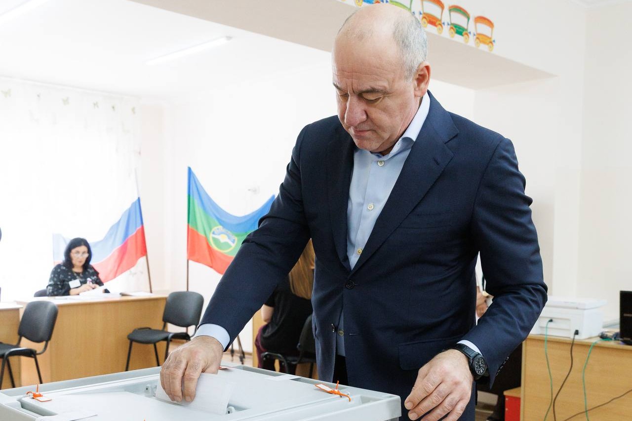 Рашид Темрезов проголосовал на выборах депутатов Госдумы