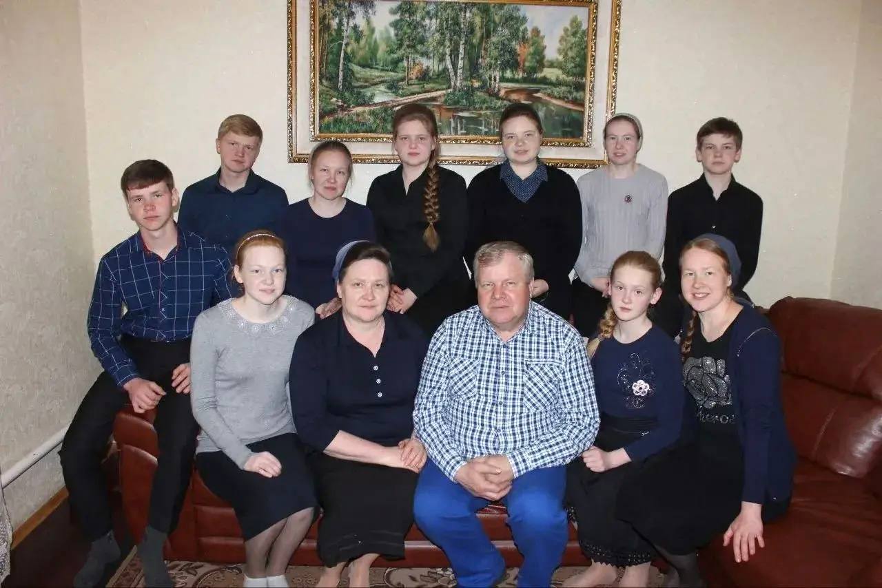 Путин наградил две многодетные семьи из Карачаево-Черкесии